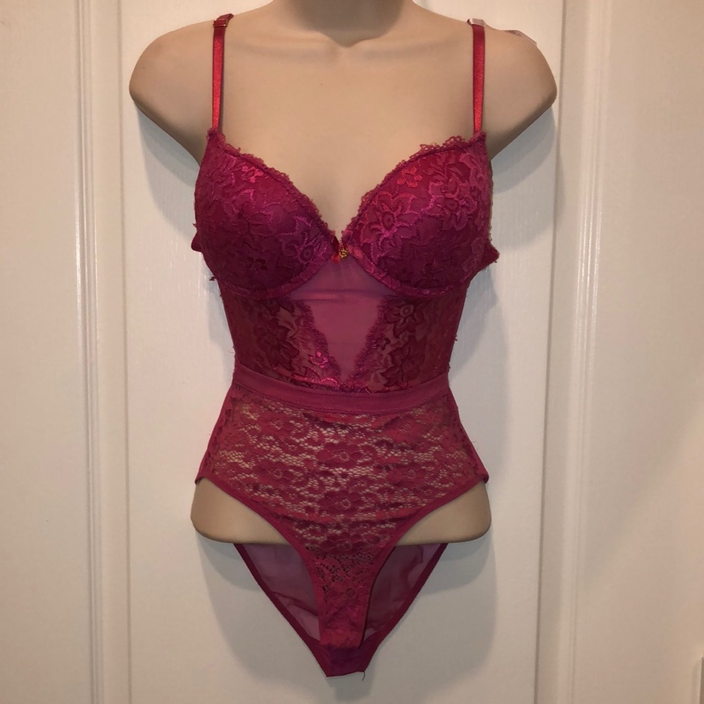 Daisy Fuentes pink lingerie